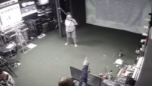 Watch: How not to use a golf simulator